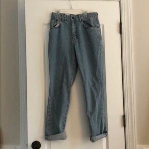 Ragged Priest back slash mom jeans